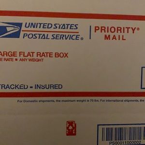 Hello! Need to go! Buy anything get items free in your box! Make offer!